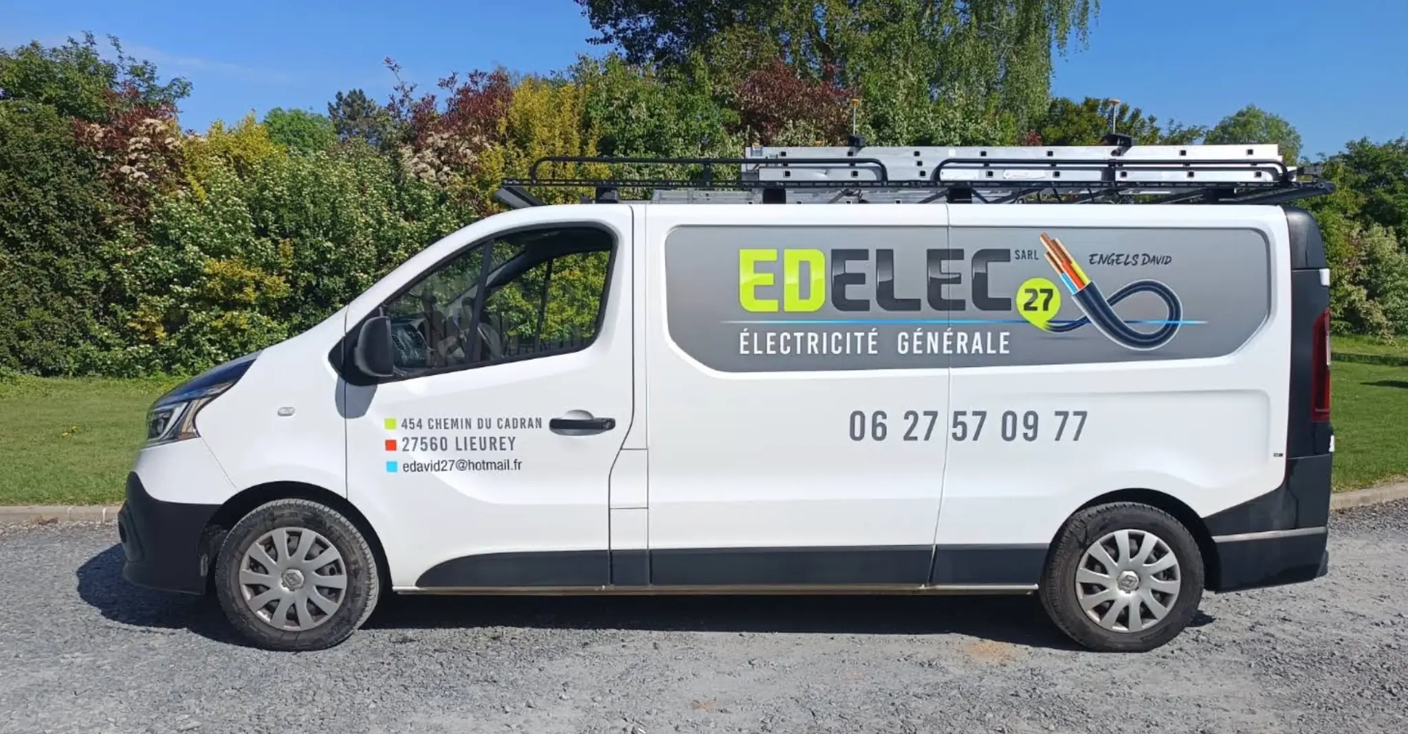Véhicule de la SARL Edelec 27